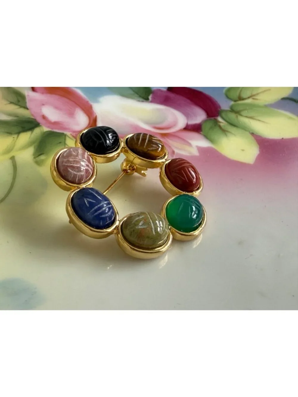 Vintage 70s Round Scarab Gemstone Beetle Brooch Gold Tone - Picture 2 of 9
